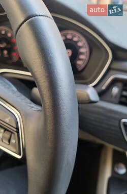 Седан Audi A4 2023 в 