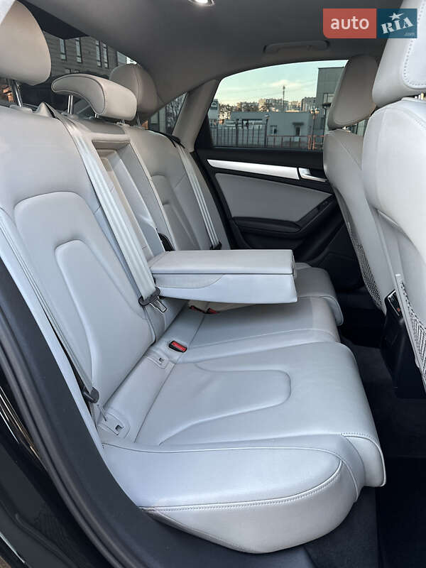 Седан Audi A4 2015 в Киеве