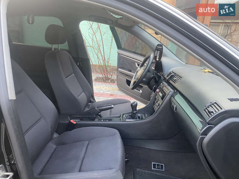 Седан Audi A4 2002 в Лазещине