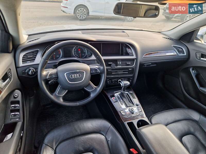 Седан Audi A4 2013 в Львове
