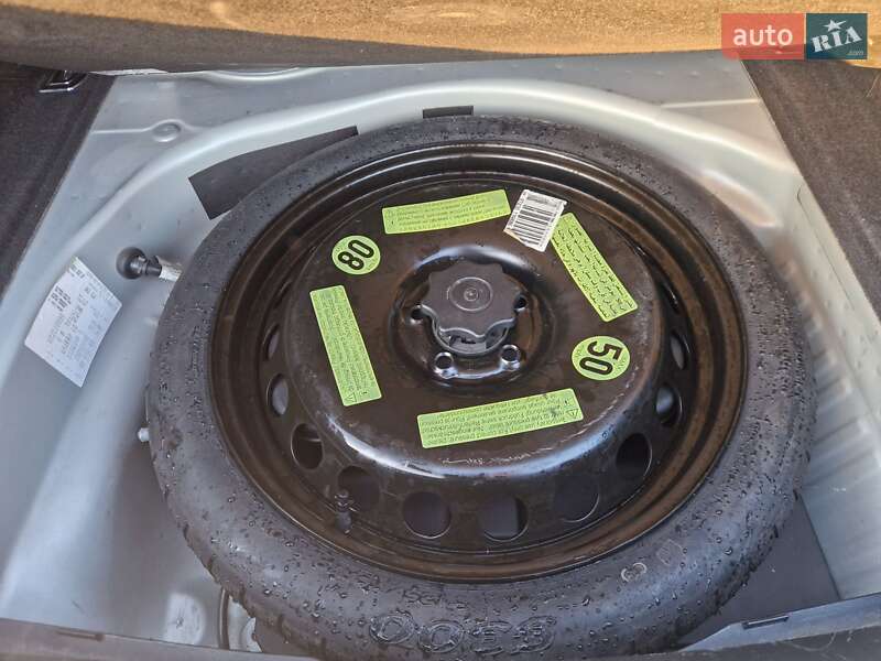 Седан Audi A4 2013 в Львове
