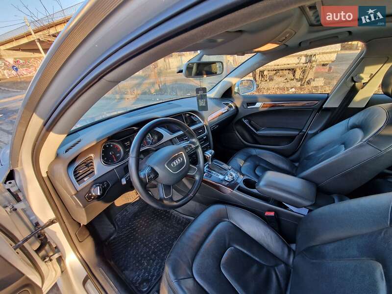 Седан Audi A4 2013 в Львове