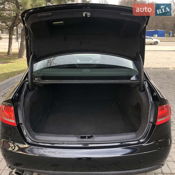 Седан Audi A4 2012 в Днепре