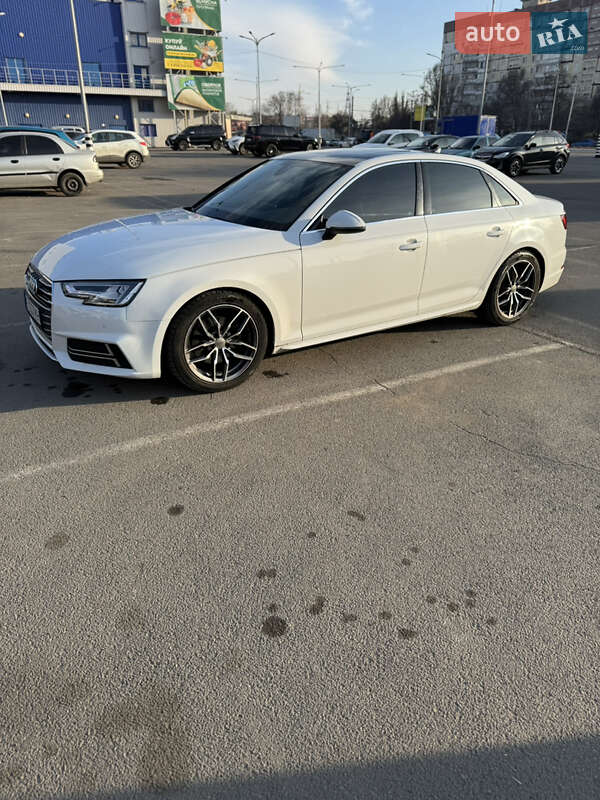 Седан Audi A4 2017 в Днепре