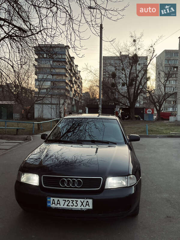 Седан Audi A4 1995 в 