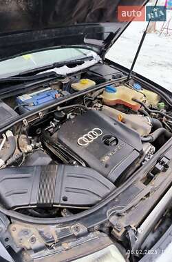 Седан Audi A4 2004 в 