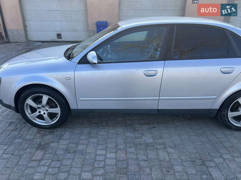 Седан Audi A4 2001 в Самборе