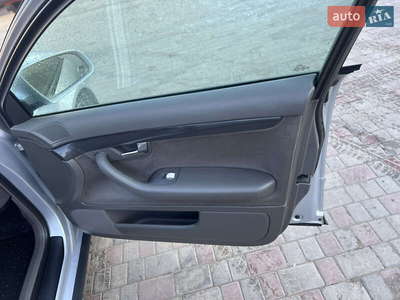 Седан Audi A4 2001 в Самборе