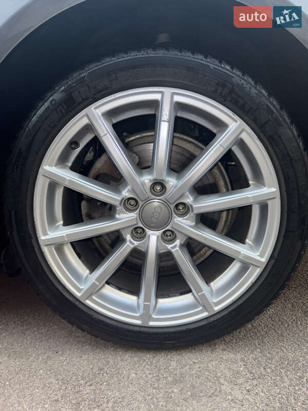 Седан Audi A4 2014 в Черкассах