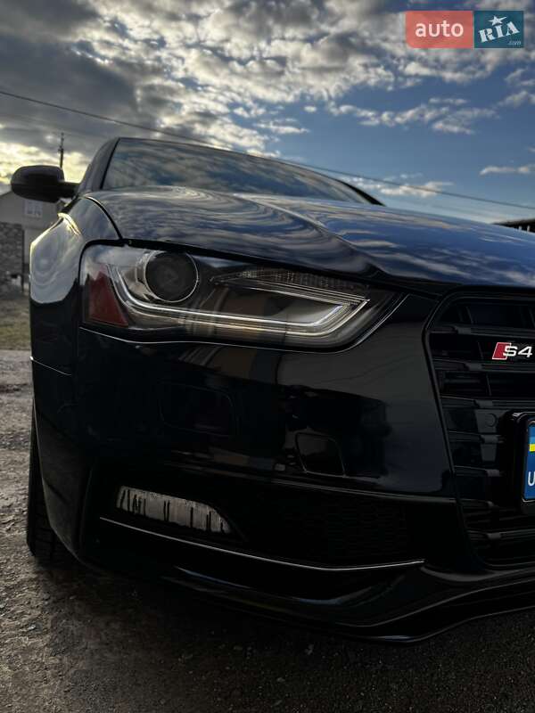 Седан Audi A4 2013 в Житомирі