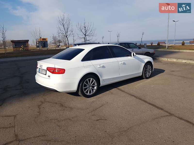 Седан Audi A4 2012 в Черкассах