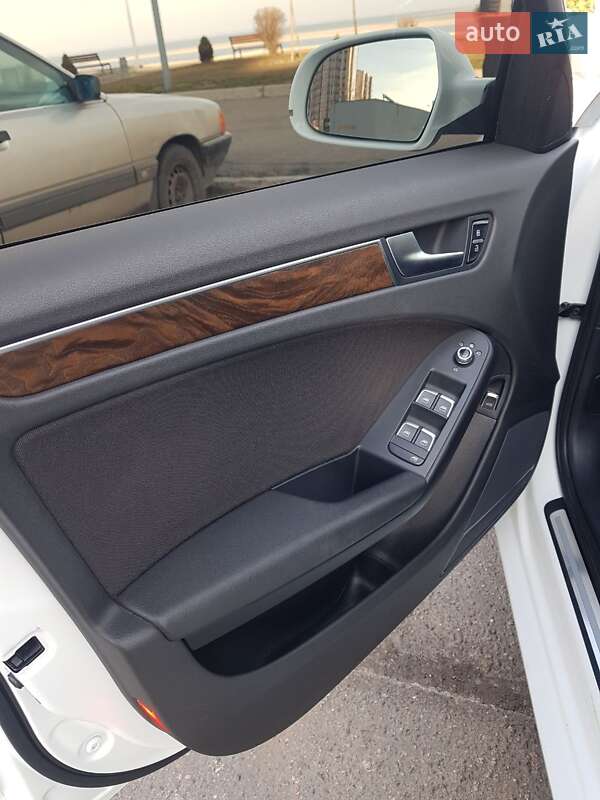 Седан Audi A4 2012 в Черкассах