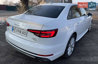 Седан Audi A4 2018 в 