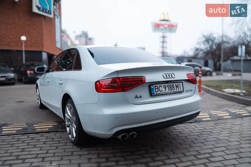 Седан Audi A4 2015 в Львові