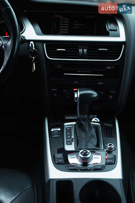 Седан Audi A4 2015 в Львові