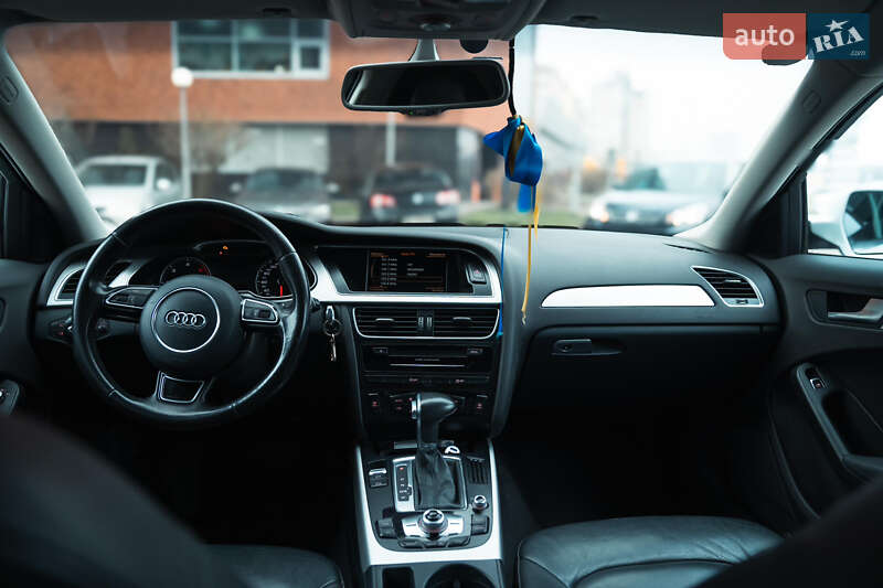 Седан Audi A4 2015 в Львові