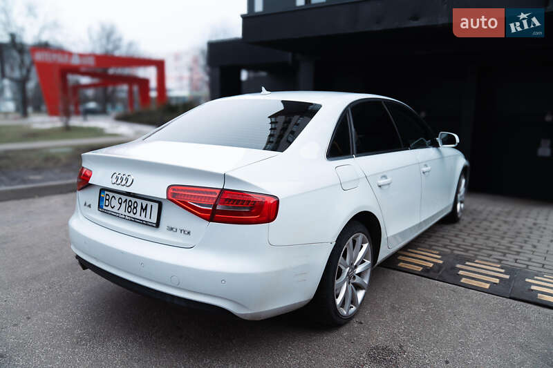 Седан Audi A4 2015 в Львові