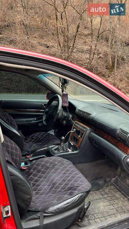 Седан Audi A4 1996 в Рахове