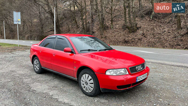 Седан Audi A4 1996 в Рахове