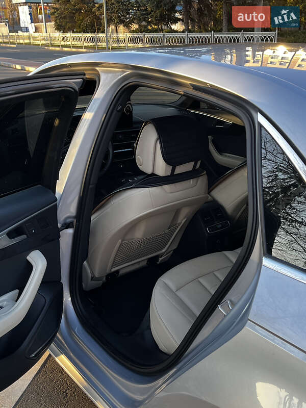 Седан Audi A4 2016 в Киеве