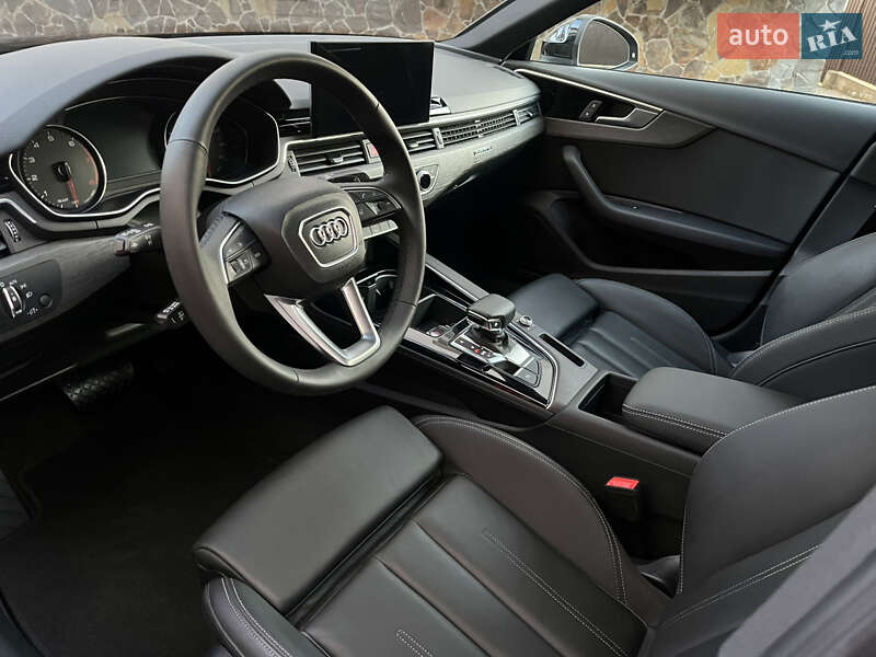 Седан Audi A4 2023 в Львові