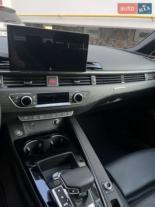 Седан Audi A4 2023 в Львові