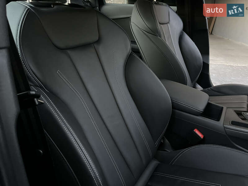 Седан Audi A4 2023 в Львові