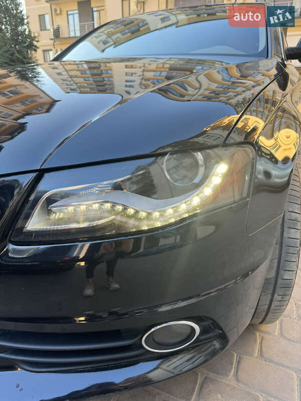 Седан Audi A4 2012 в Ужгороде