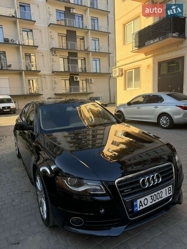 Седан Audi A4 2012 в Ужгороде