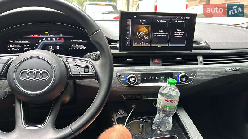 Седан Audi A4 2022 в Львове