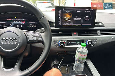 Седан Audi A4 2022 в 