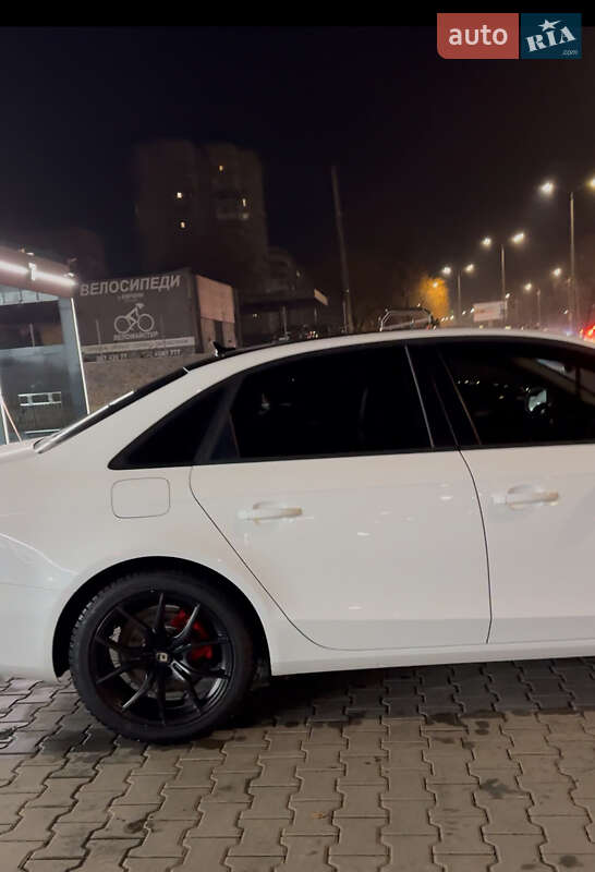 Седан Audi A4 2014 в Виннице