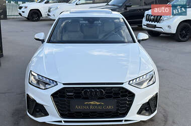 Седан Audi A4 2022 в 