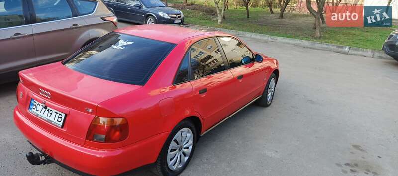 Седан Audi A4 1995 в Львове