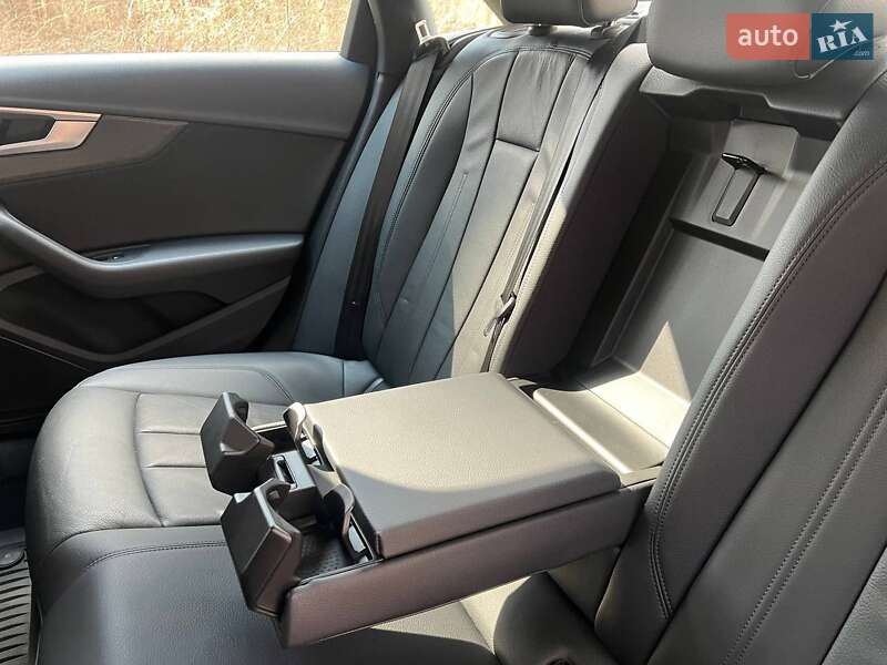 Седан Audi A4 2017 в Звягеле