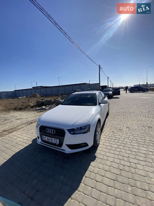 Седан Audi A4 2013 в Львове