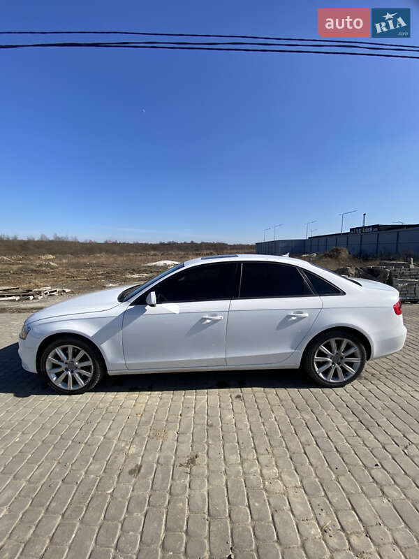 Седан Audi A4 2013 в Львове