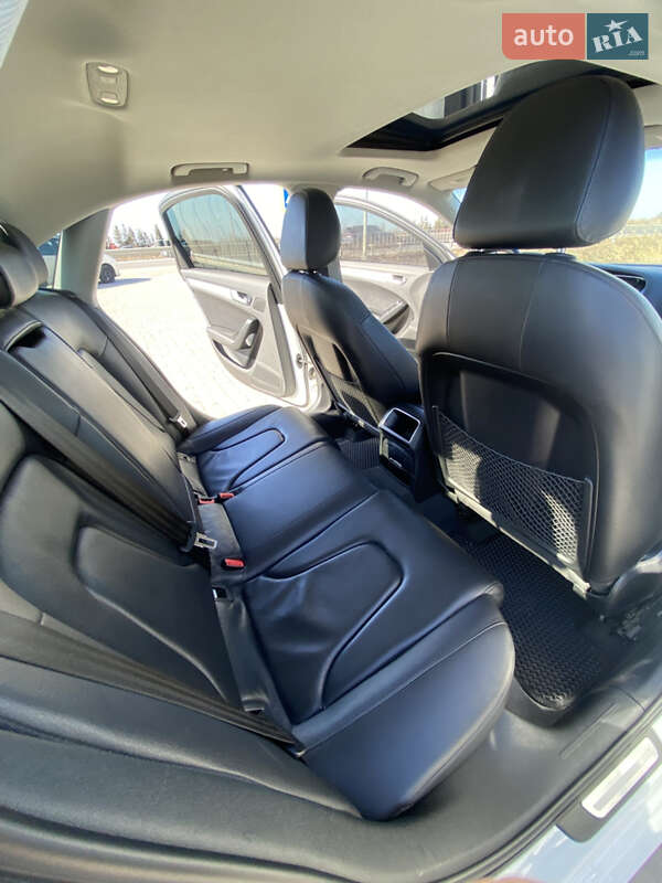 Седан Audi A4 2013 в Львове