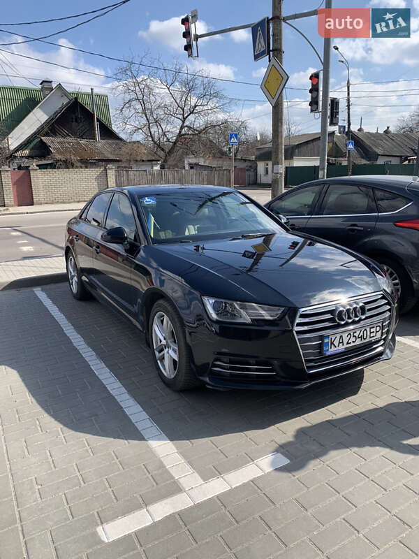 Седан Audi A4 2017 в Киеве