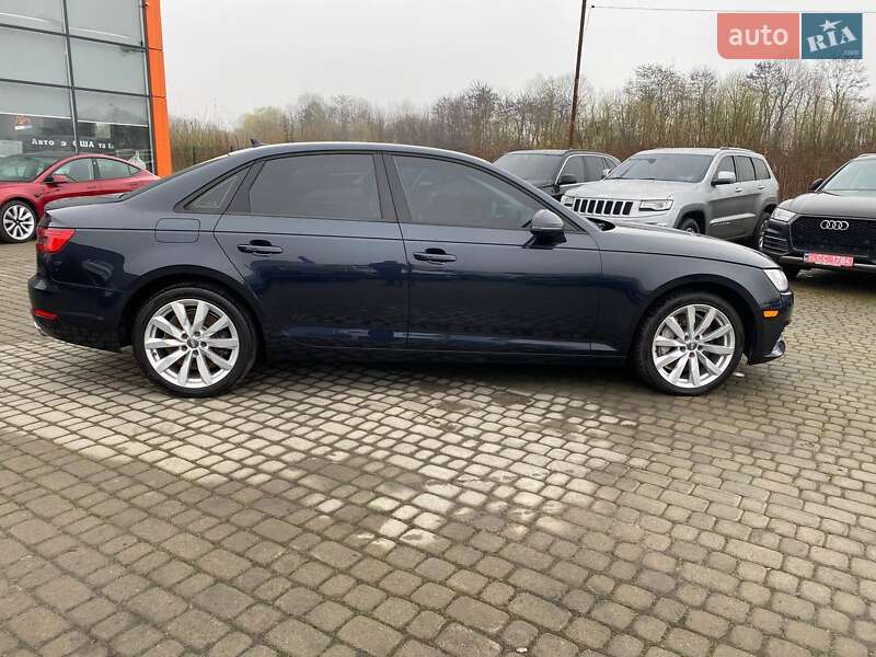 Седан Audi A4 2016 в Львове