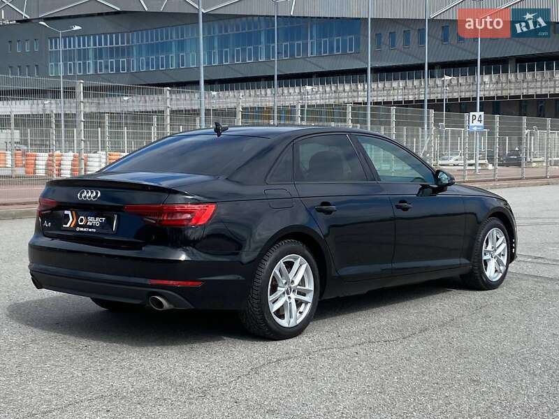 Седан Audi A4 2016 в Львове