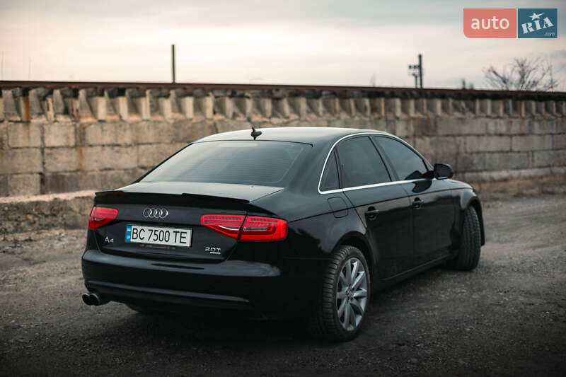 Седан Audi A4 2013 в Золочеве