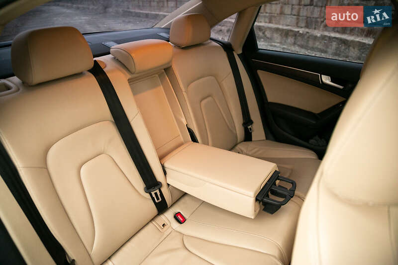 Седан Audi A4 2013 в Золочеве