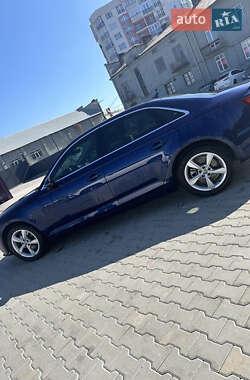 Седан Audi A4 2019 в 