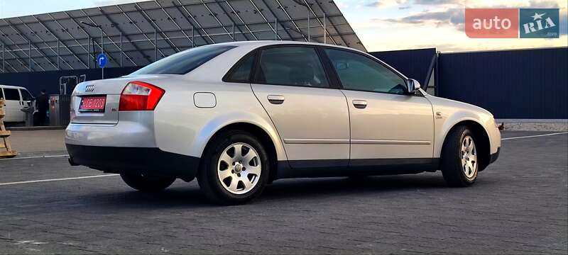 Седан Audi A4 2003 в Самборі