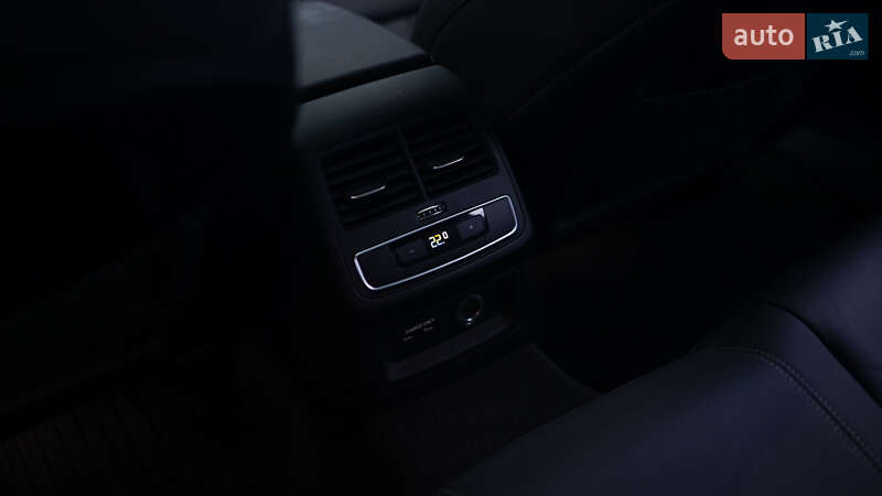 Седан Audi A4 2020 в Львові