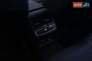 Седан Audi A4 2020 в 