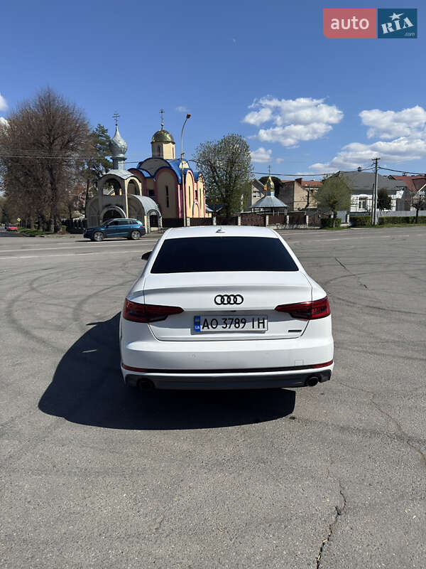 Седан Audi A4 2017 в Ужгороде