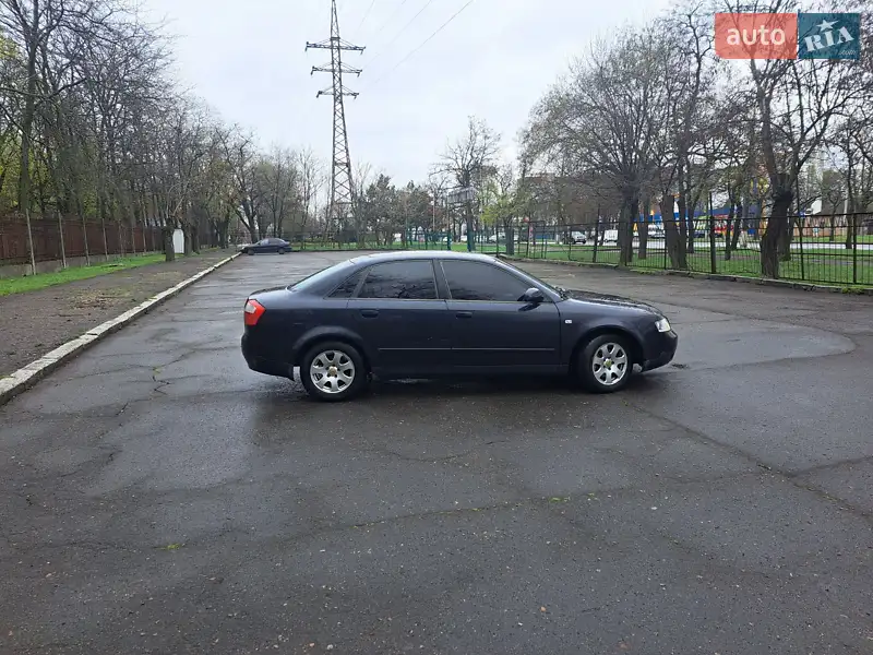 Седан Audi A4 2001 в 