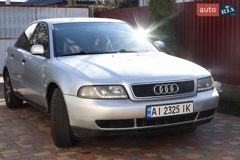 Седан Audi A4 1996 в 